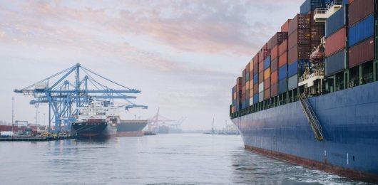 container-ship-on-river-harbor-tacoma-washington-usa-e1665129802163.jpg